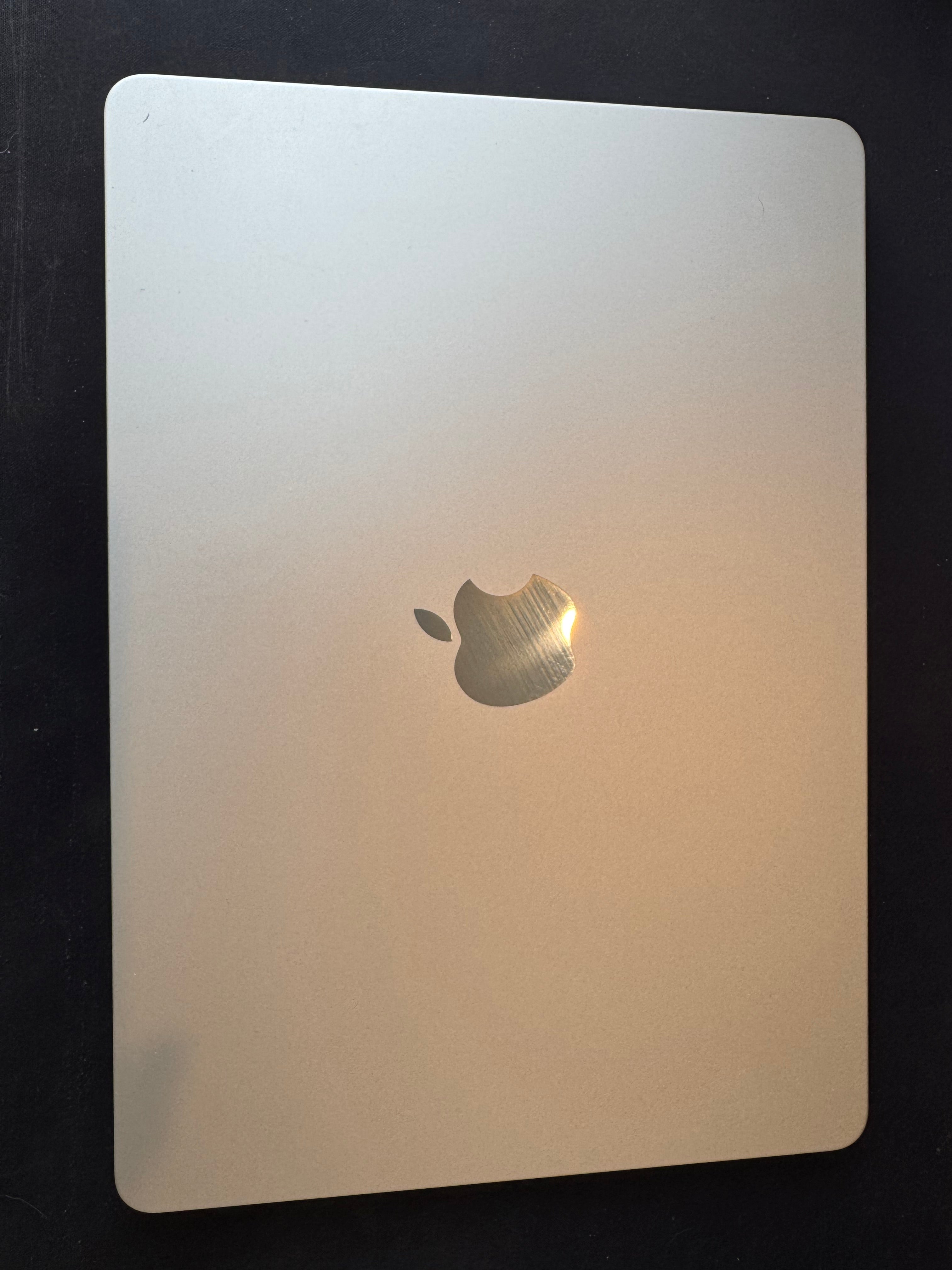 Apple MacBook Air M2 13" 2022 | 8GB | 256GB SSD Silver - Imperfect Condition