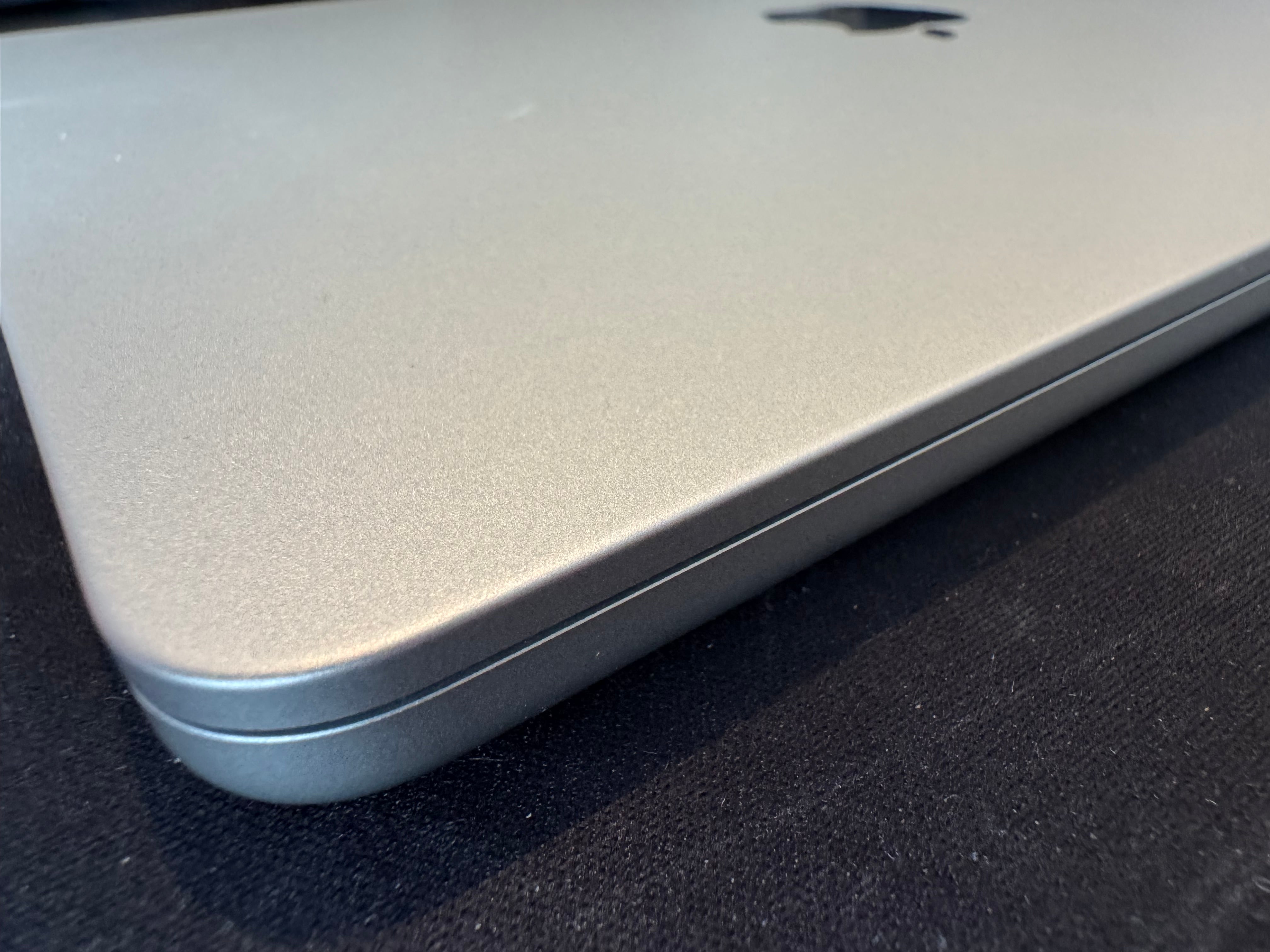 Apple MacBook Air M2 13" 2022 | 8GB | 256GB SSD Silver - Imperfect Condition