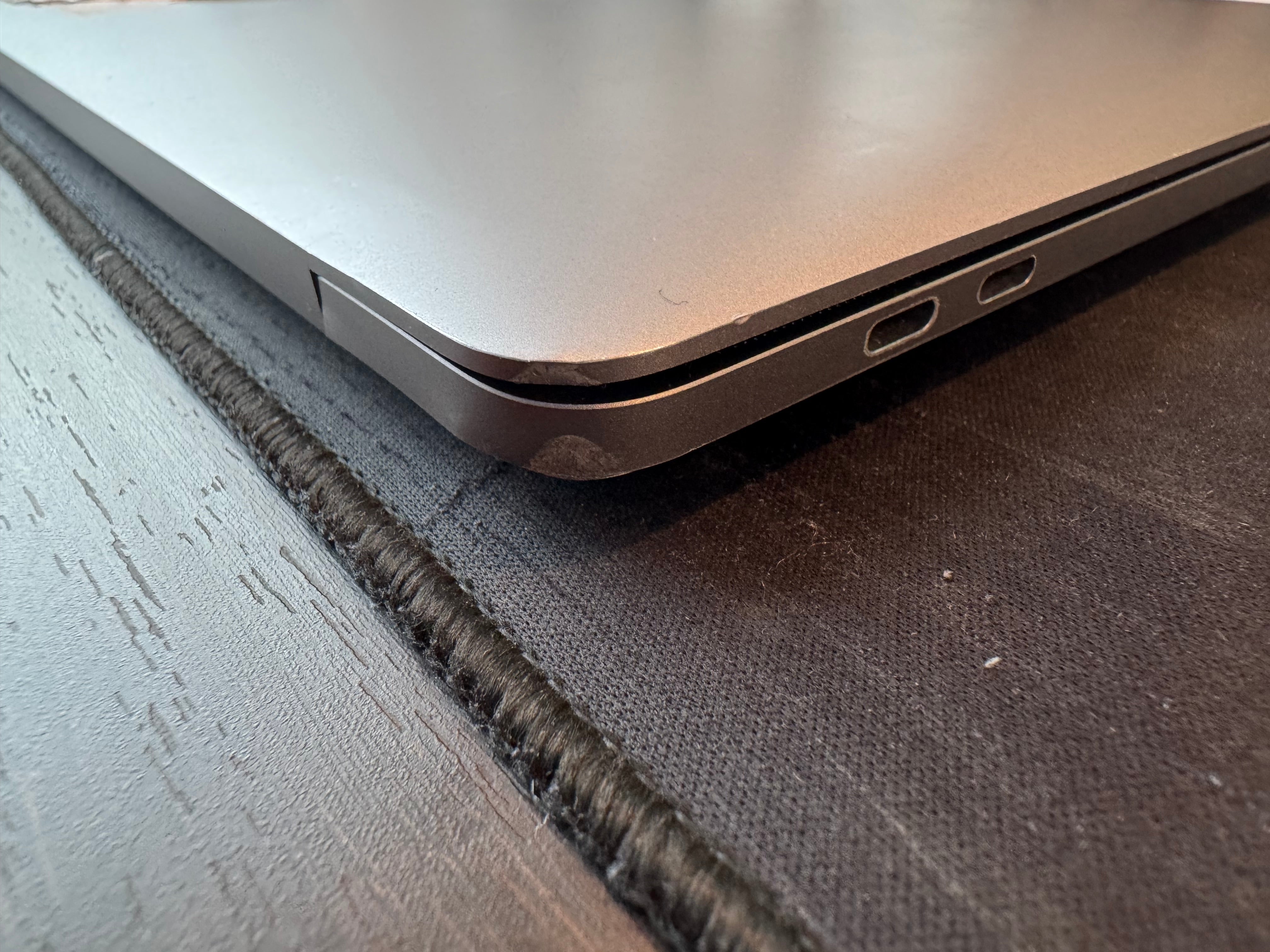 Apple MacBook Pro 13" 2020 Space Grey | 2.0GHz i5 | 16GB | 512GB SSD - Good Condition - Refurbished (New Battery)