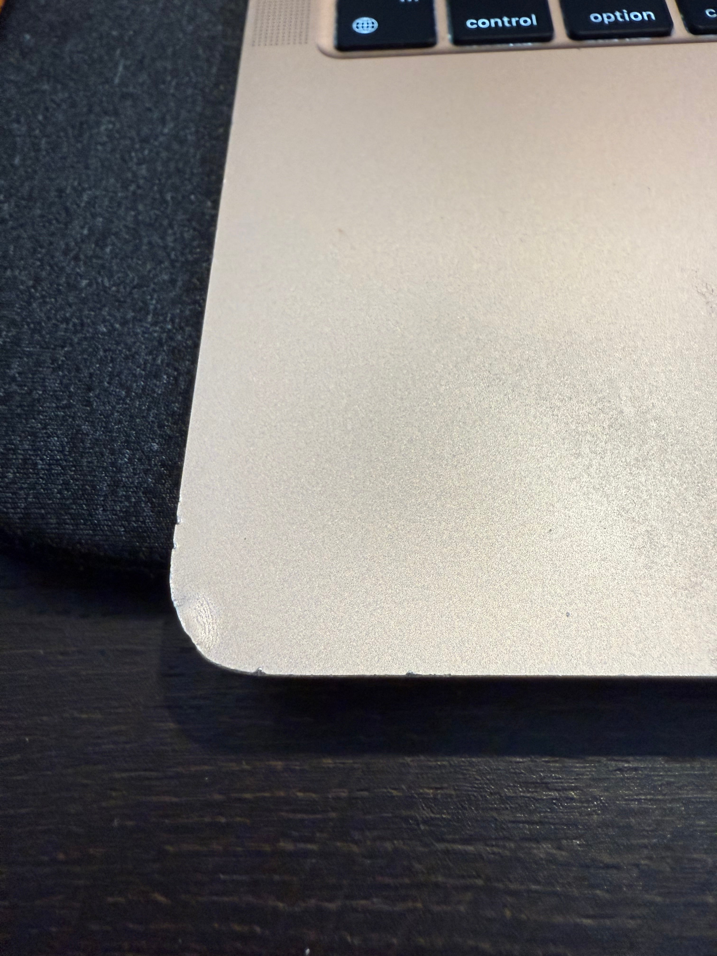 Apple MacBook Air 13" 2020 | M1 | 8GB | 256GB SSD Gold - Imperfect Condition - Refurbished